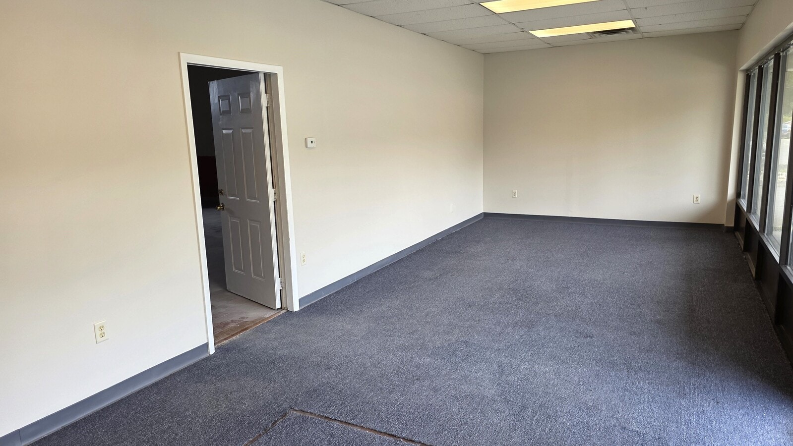 122 Spring St, Southington, CT 06489 - Unité B5 -  - Photo intérieure - Image 1 of 3