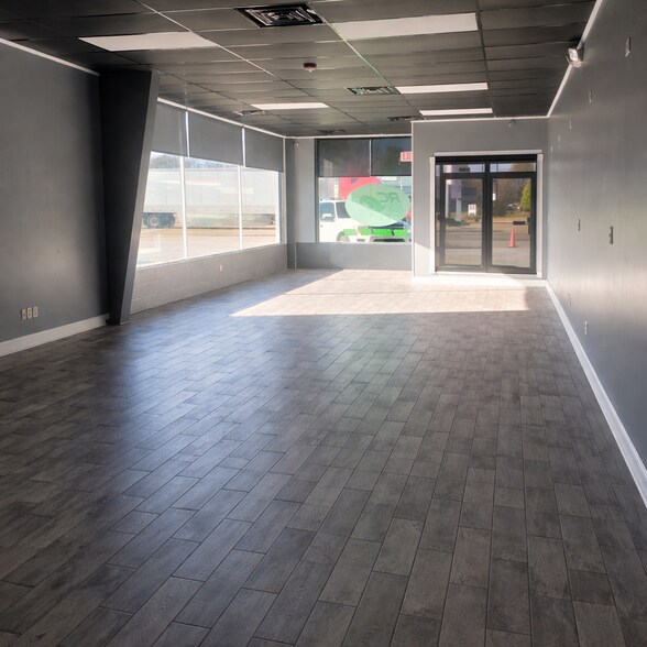 1926 S Highland Ave, Jackson, TN à louer - Photo du bâtiment - Image 3 de 4