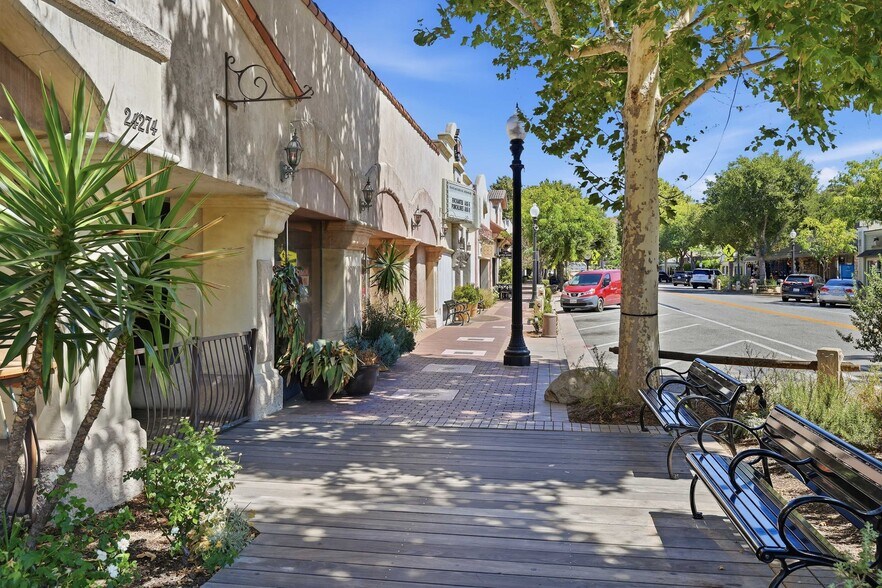 24274 Main St, Santa Clarita, CA à louer - Photo du bâtiment - Image 2 de 31