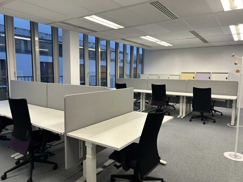 Office in Paris for lease - Interior Photo - Image 2 of 9