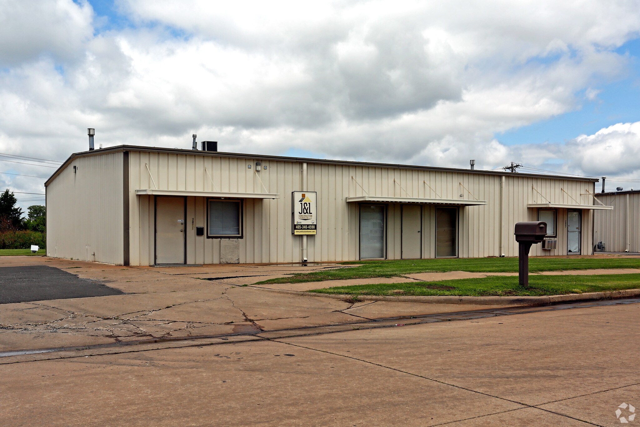 2807-2811 Broadway Ct, Edmond, OK for lease Primary Photo- Image 1 of 9