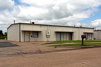 Plus de détails pour 2807-2811 Broadway Ct, Edmond, OK - Local d'activités à louer