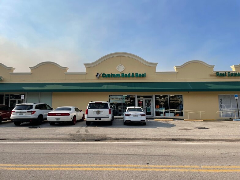 1817-1847 NE 25th St, Lighthouse Point, FL for lease - Building Photo - Image 2 of 4