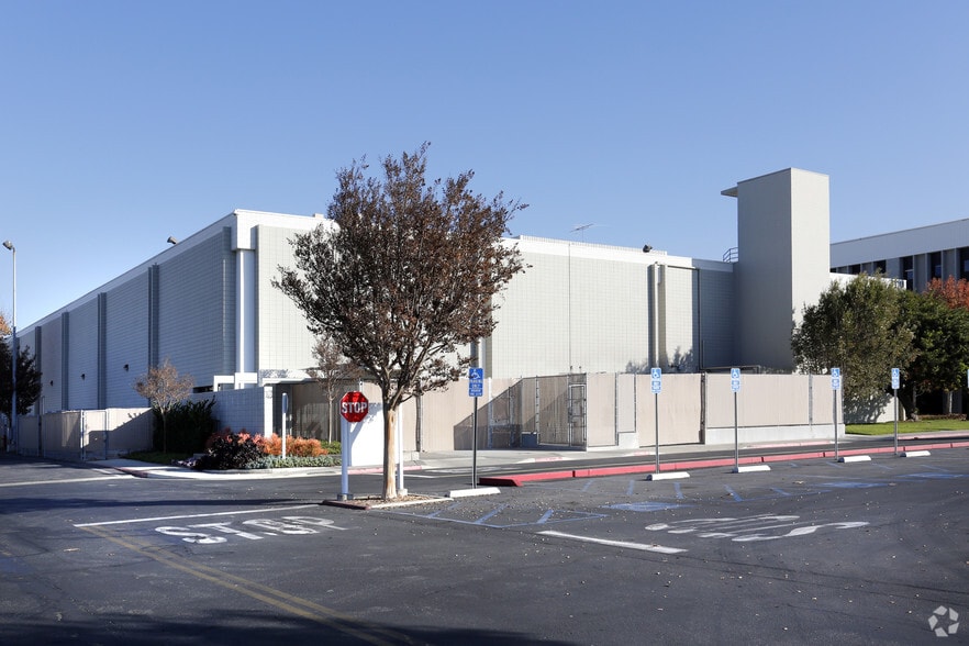 3110 Lomita Blvd, Torrance, CA à louer - Photo du bâtiment - Image 1 de 23