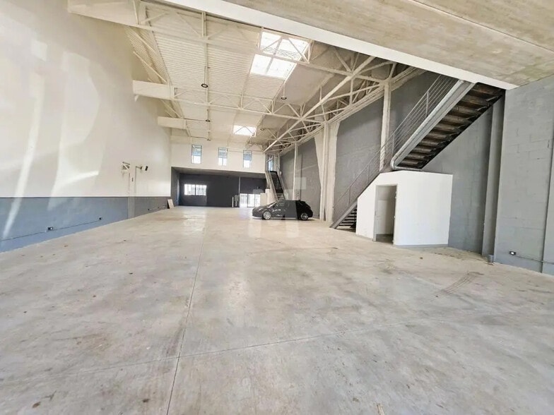 Flex in Vaux-le-Pénil for lease - Building Photo - Image 1 of 12