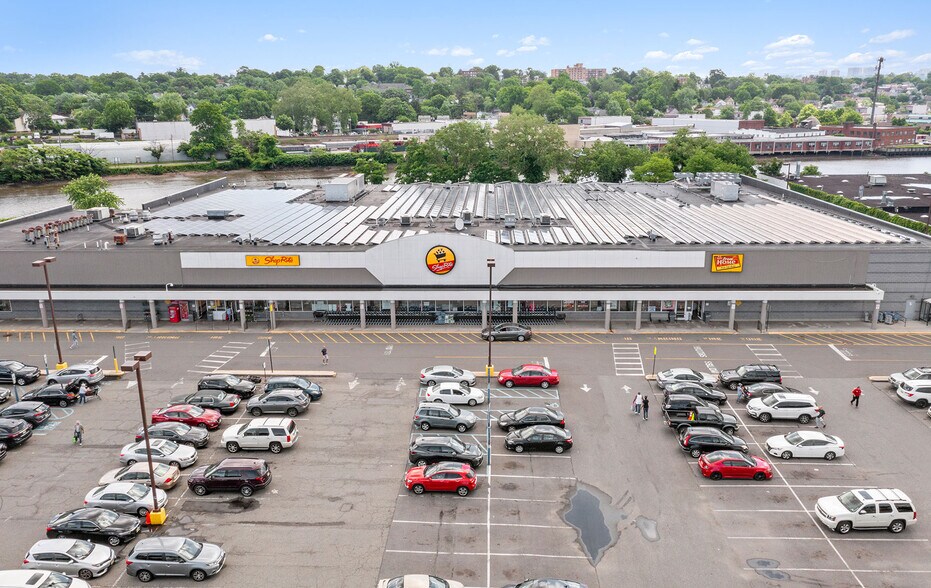 500 S River St, Hackensack, NJ à louer - Photo du bâtiment - Image 1 de 10