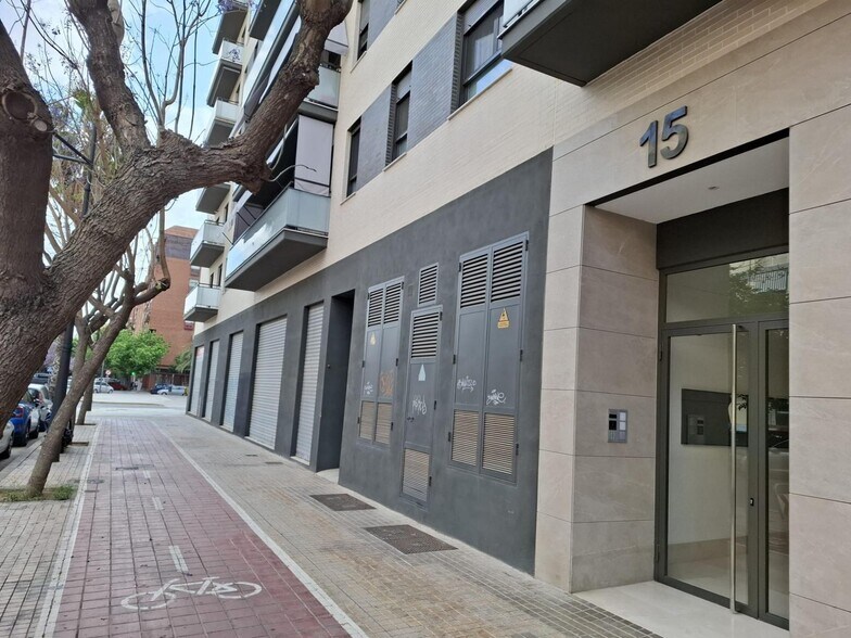 Commerce de détail dans València, Valencia à louer - Photo du bâtiment - Image 2 de 7