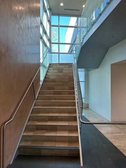 1590 Drew Ave, Davis, CA à louer - Photo du bâtiment - Image 3 de 10