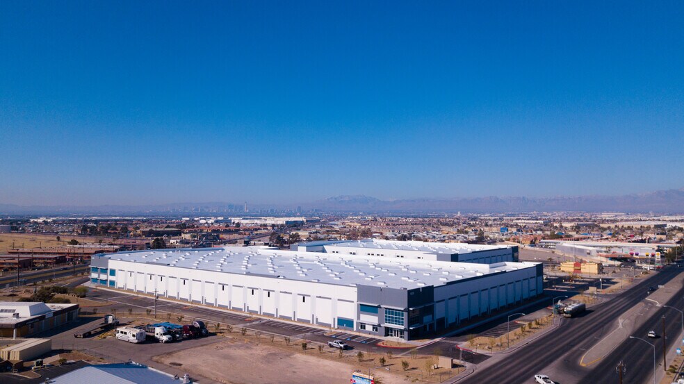 4340 N Nellis Blvd, Las Vegas, NV à louer - Photo du bâtiment - Image 2 de 4