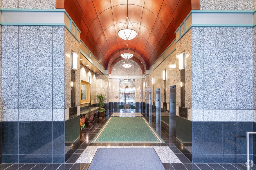 543 Granville St, Vancouver, BC à louer - Hall d’entrée - Image 2 de 8