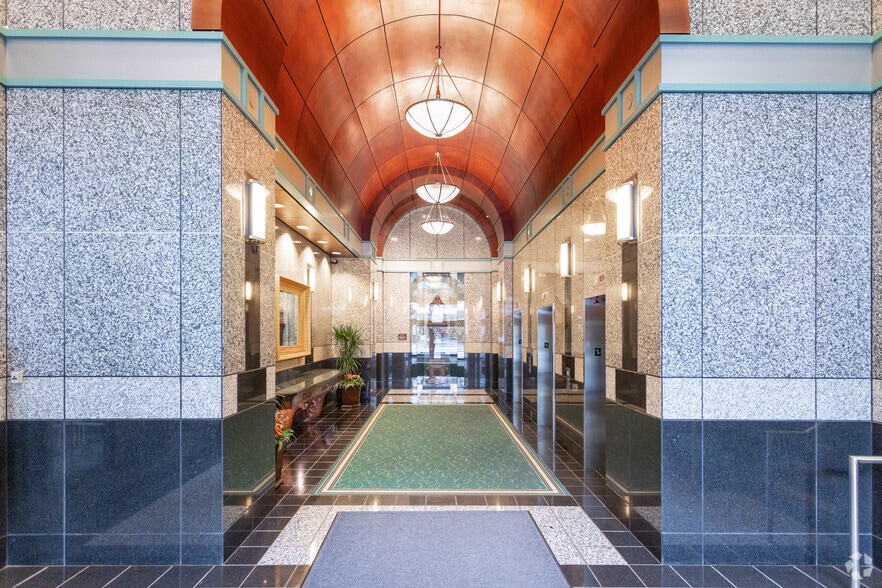543 Granville St, Vancouver, BC for lease - Lobby - Image 2 of 8