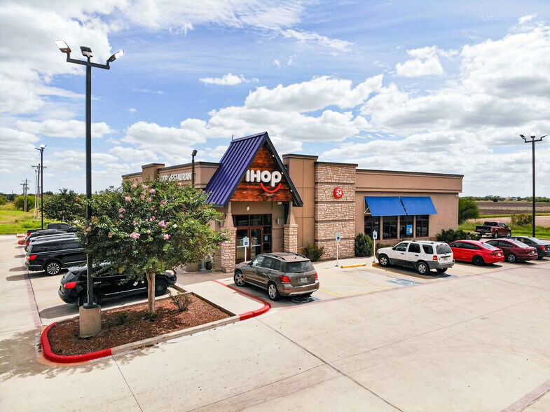 3300 E Main St, Alice, TX à vendre - Photo du bâtiment - Image 3 de 5