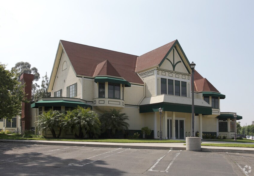 3630 Park Sierra Dr, Riverside, CA à louer - Photo du bâtiment - Image 2 de 6