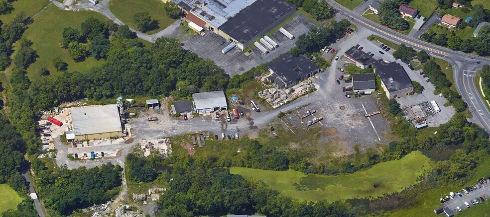 68-74 Violet Ave, Poughkeepsie, NY à vendre - Photo du bâtiment - Image 2 de 2