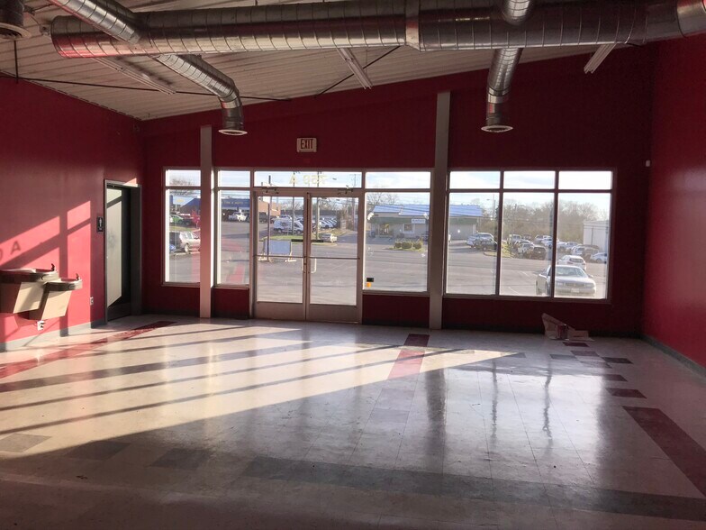 750 W Main St, Hendersonville, TN à louer - Photo du bâtiment - Image 3 de 5