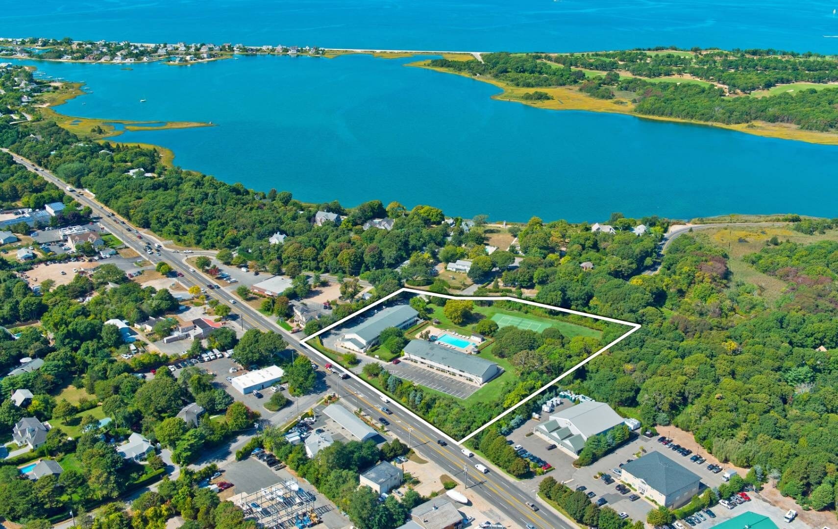 1655 County Road 39, Southampton, NY à vendre Photo du bâtiment- Image 1 de 15