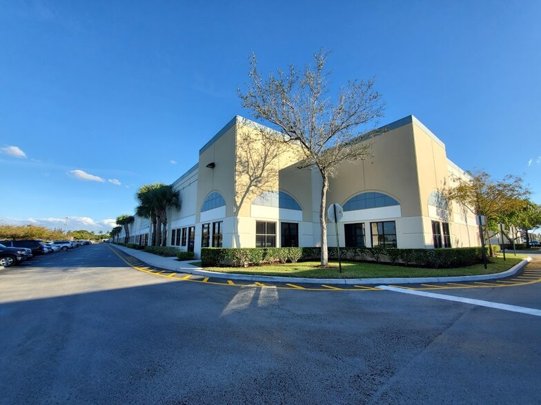 11340-11490 Interchange Cir N, Miramar, FL à vendre - Photo du bâtiment - Image 1 de 1