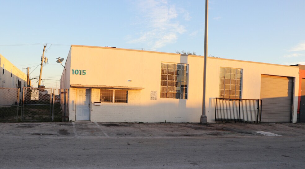 1015-1025 E 29th St, Hialeah, FL à louer - Photo du bâtiment - Image 2 de 7
