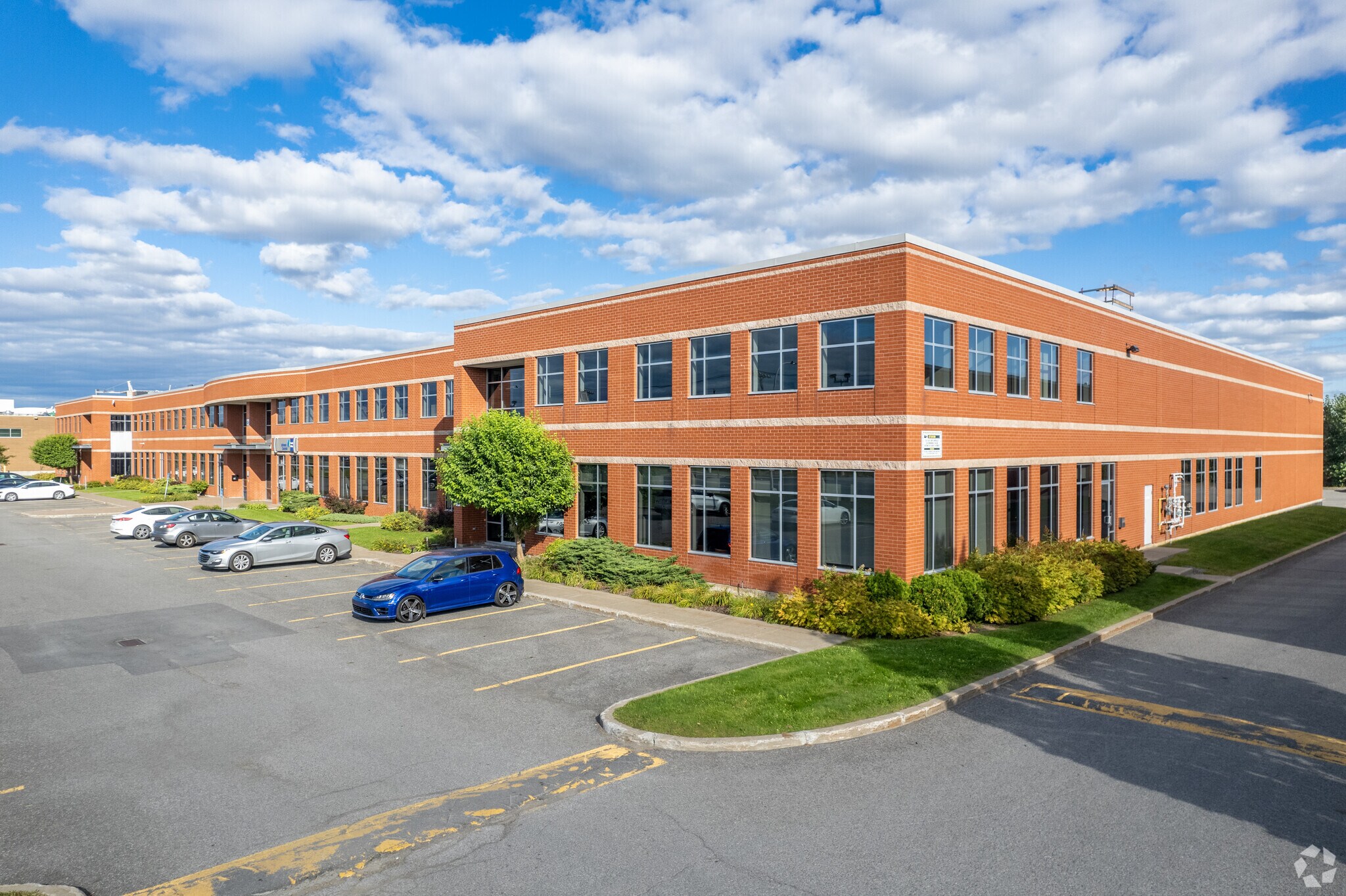 5700-5800 Boul Henri-Bourassa O, Montréal, QC for sale Primary Photo- Image 1 of 1