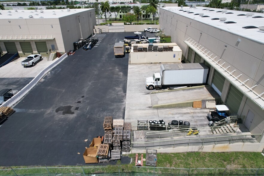 7999 NW 81st Pl, Medley, FL for lease - Building Photo - Image 3 of 11