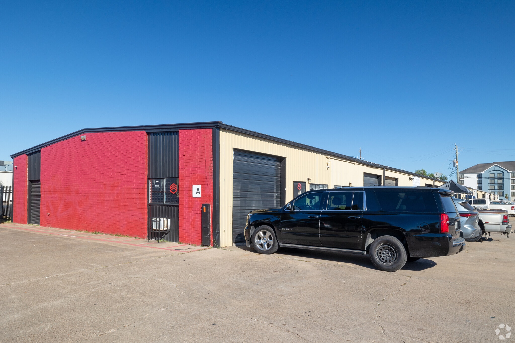 9125 Airport Blvd, Houston, TX for lease Building Photo- Image 1 of 8