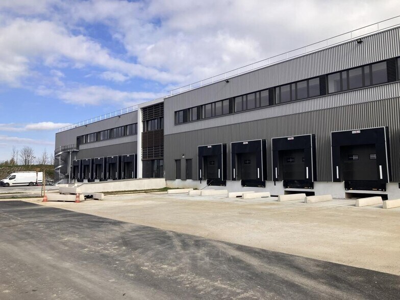 2 Avenue Des Morillons, Garges-lès-Gonesse à louer - Photo du bâtiment - Image 3 de 10