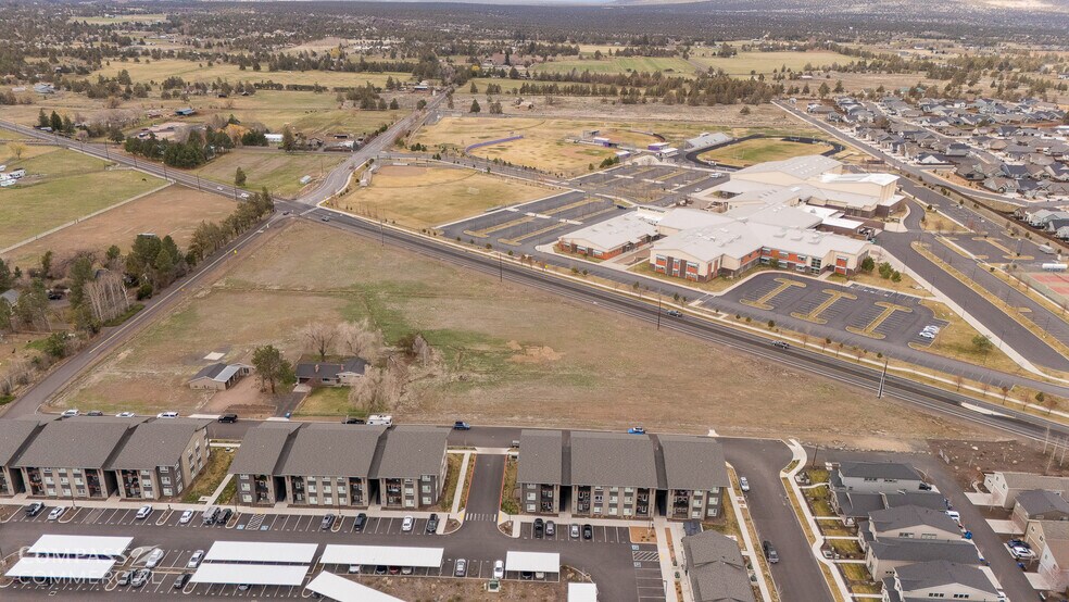 4561 SW 39th St, Redmond, OR à vendre - Photo du bâtiment - Image 3 de 7