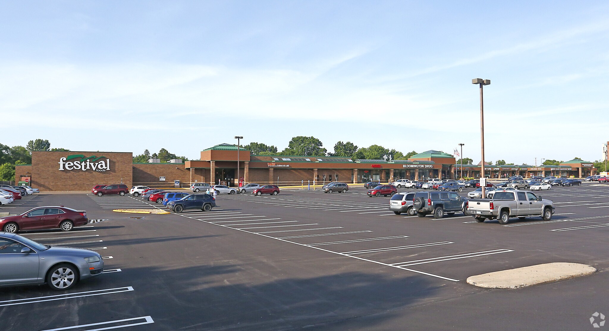 401-653 W 98th St, Bloomington, MN for lease Building Photo- Image 1 of 5