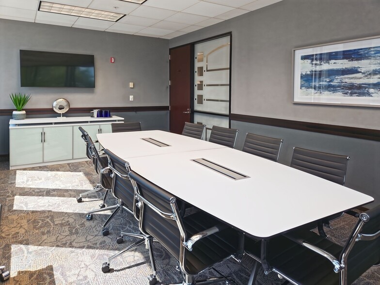 4515 N River Blvd, Cedar Rapids, IA for lease - Building Photo - Image 2 of 12