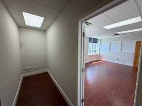 3502 Scotts Ln, Philadelphia, PA for lease Interior Photo- Image 2 of 4