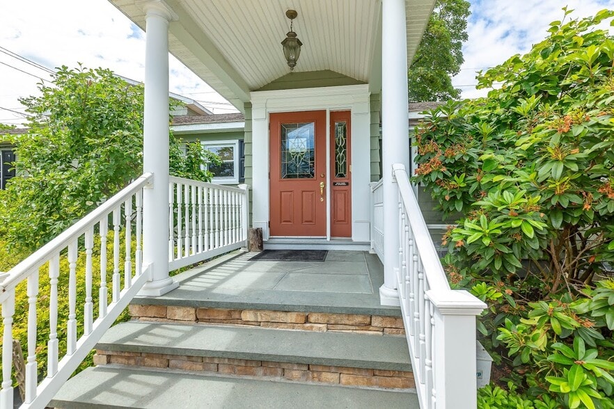 188 W Main St, Oyster Bay, NY for sale - Building Photo - Image 3 of 15