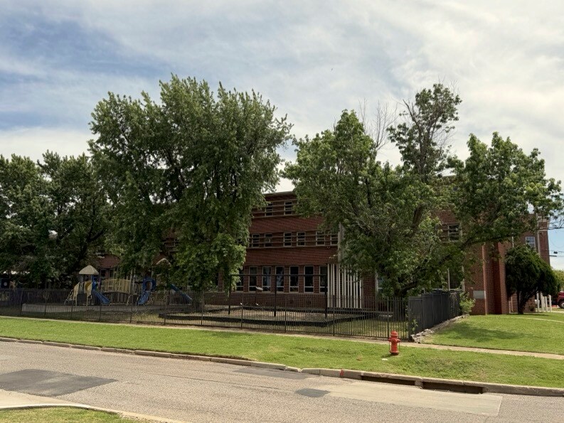 1329 NW 23rd St, Oklahoma City, OK à louer Photo du bâtiment- Image 1 de 2