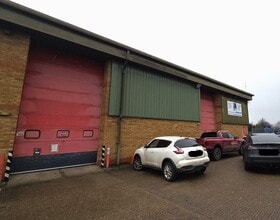 Travellers Ln, North Mymms for lease Building Photo- Image 1 of 3