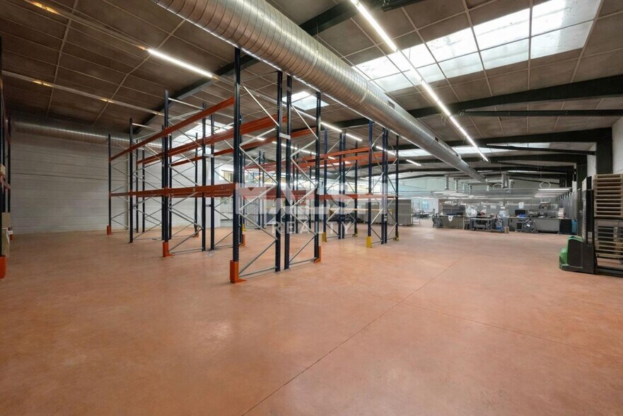 Rue Jean-Elysée Dupuy, Champagne-au-Mont-d'Or for lease - Interior Photo - Image 3 of 10