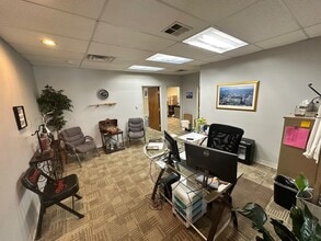 2601 NE Kendallwood Pky, Gladstone, MO à louer Photo intérieure- Image 2 de 5