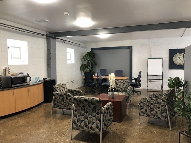 1551 Mannheim Rd, Stone Park, IL à vendre - Photo intérieure - Image 2 de 4