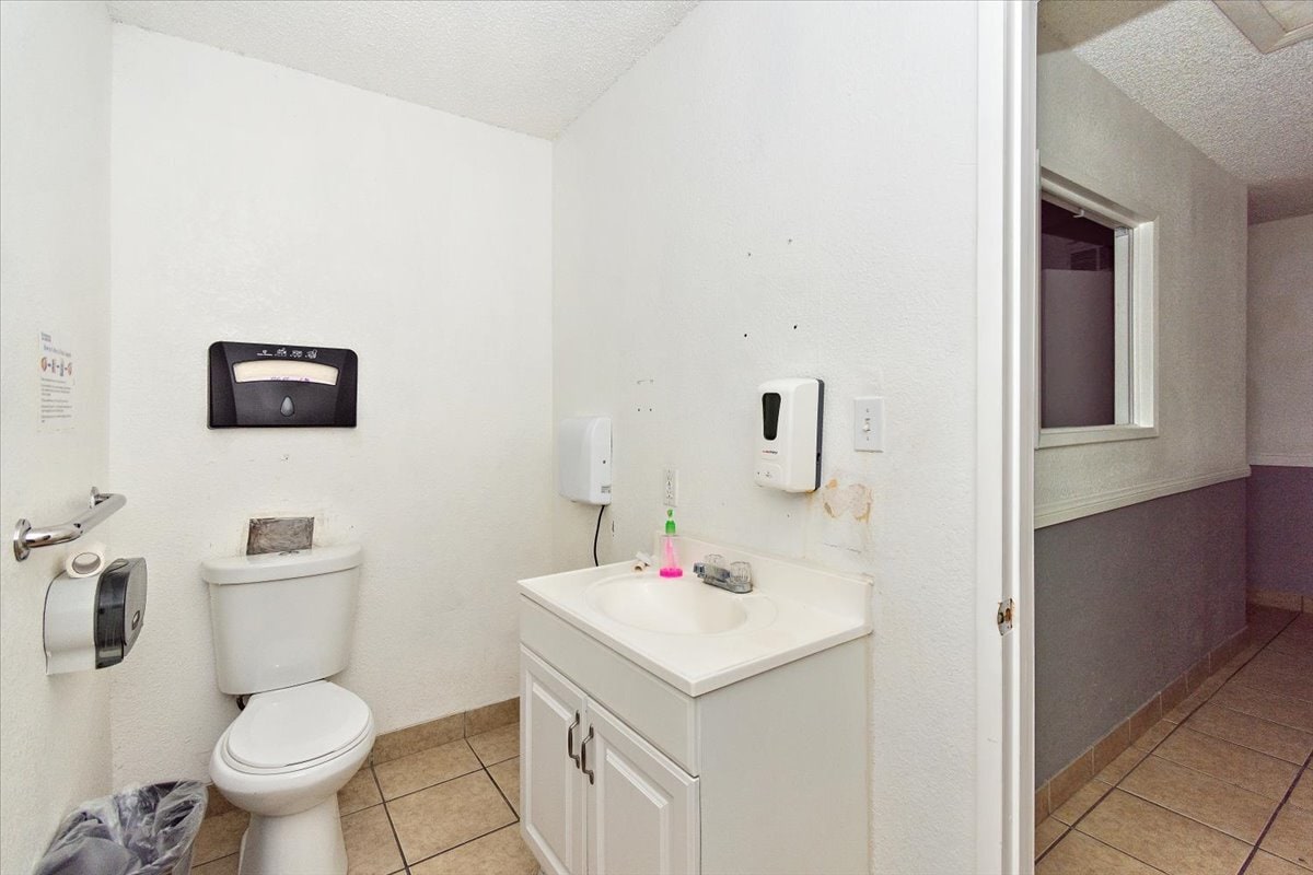 1376 N Waterman Ave, San Bernardino, CA for lease Interior Photo- Image 1 of 8