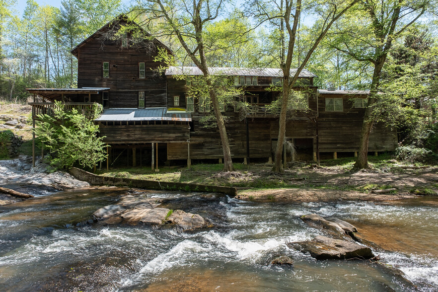 318 Elkin Creek Mill Rd, Elkin, NC à vendre - Photo du bâtiment - Image 3 de 36