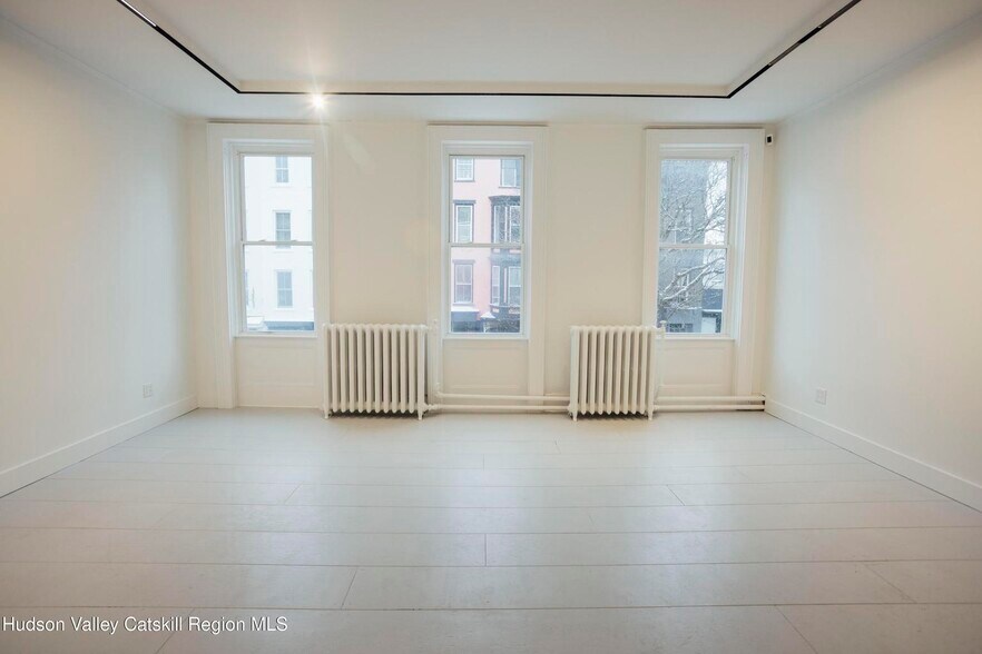 609 Warren St, Hudson, NY à louer - Photo du bâtiment - Image 3 de 8