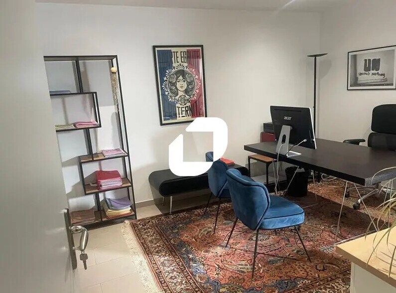 Office in Montreuil for lease - Interior Photo - Image 2 of 7