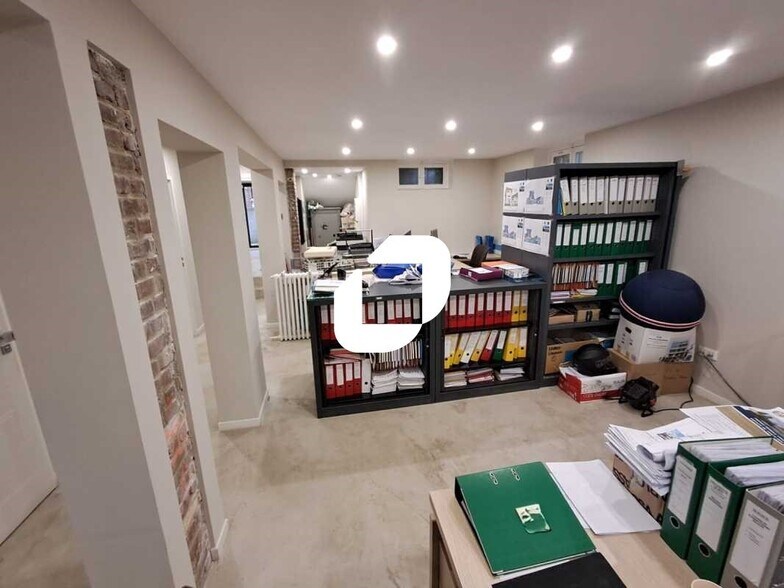Bureau dans Colombes à louer - Photo du bâtiment - Image 3 de 8