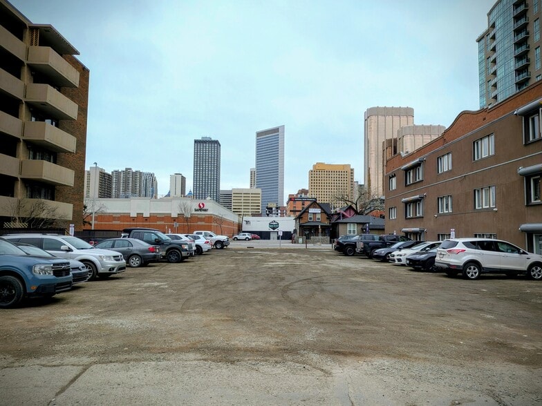 807 12 Avenue SW, Calgary, AB for sale - Building Photo - Image 3 of 5