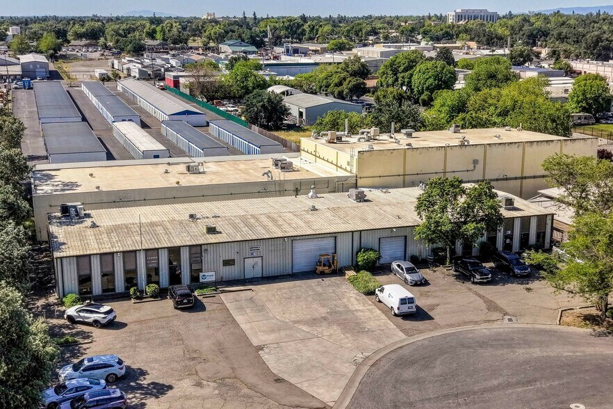 Harter & Commerce Industrial portefeuille de 4 propriétés à vendre sur LoopNet.ca - Photo du bâtiment - Image 3 de 19