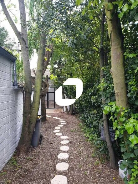Bureau dans Ivry-sur-Seine à louer - Photo du bâtiment - Image 2 de 14