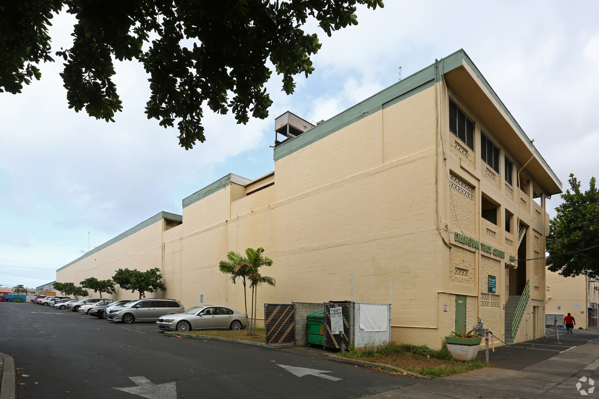 1001 Dillingham Blvd, Honolulu, HI à vendre Photo du bâtiment- Image 1 de 1