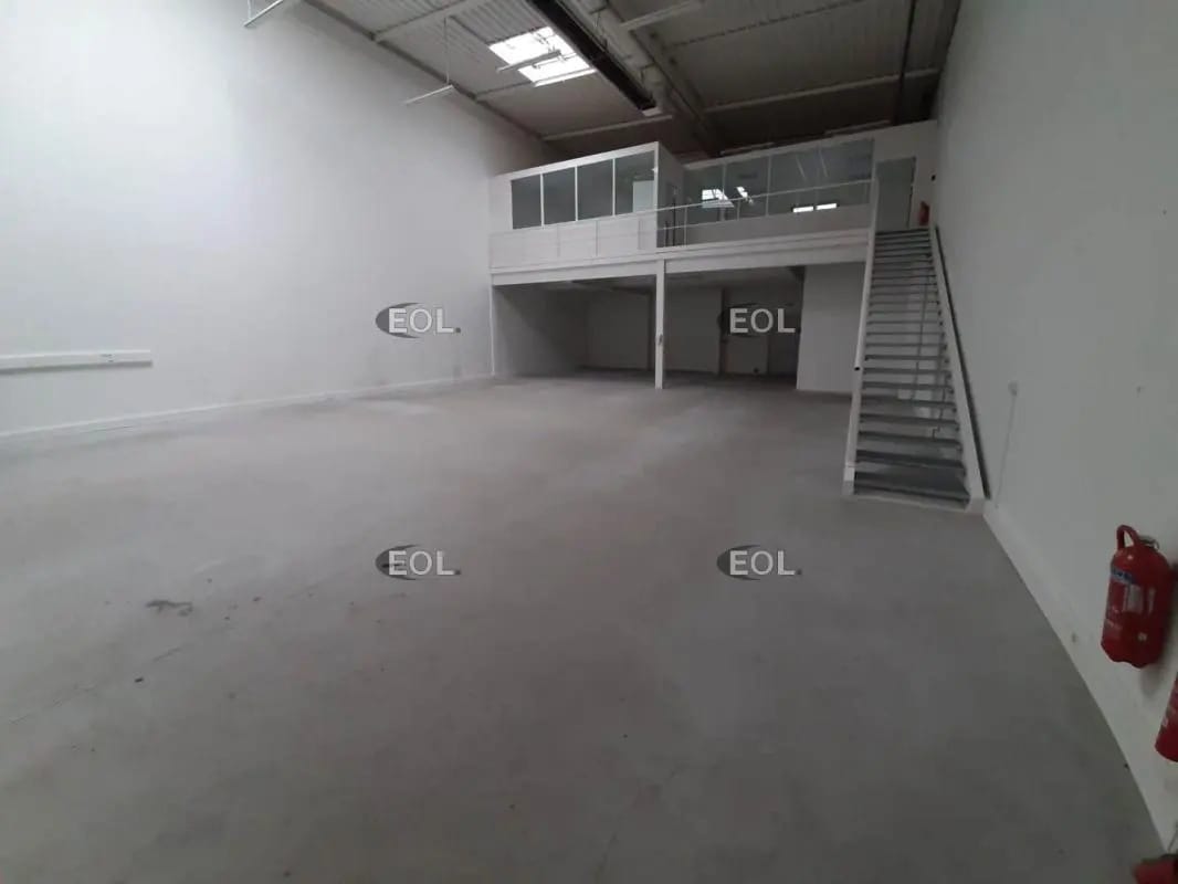 Flex in Palaiseau for lease Interior Photo- Image 1 of 7