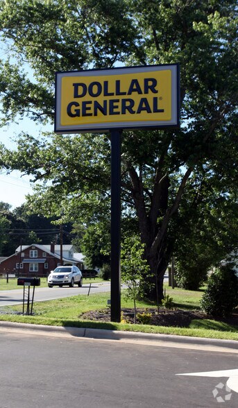 6915 Doral Dr, Tobaccoville, NC à vendre - Photo du bâtiment - Image 3 de 6