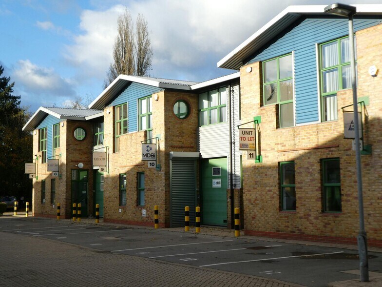 Blenheim Rd, Epsom à louer - Photo du bâtiment - Image 1 de 7