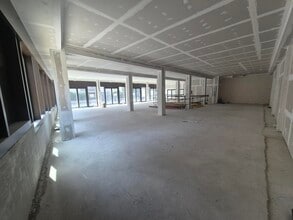 8 Rue De Srebrenica, Paris for lease Interior Photo- Image 1 of 11