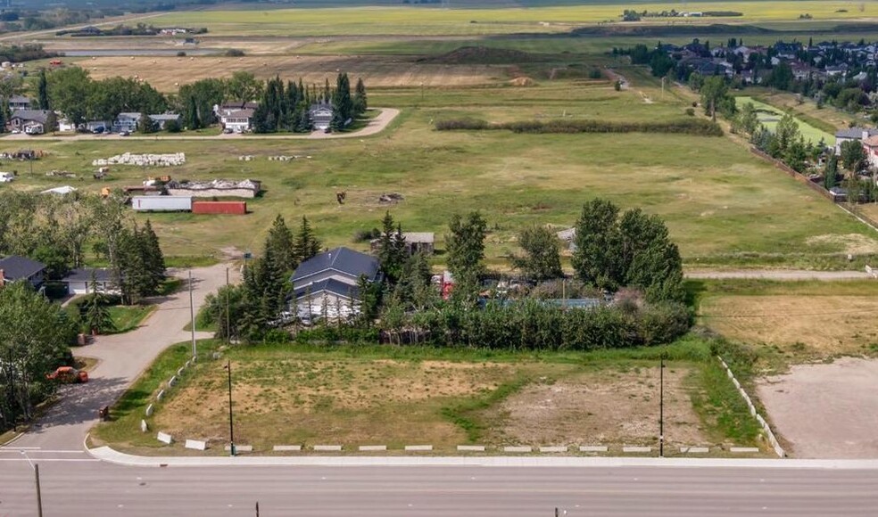 200 Centre St, Langdon, AB à vendre - Aérien - Image 1 de 3